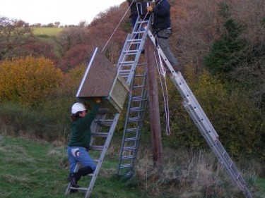 Erecting A Polebox By Hand 08